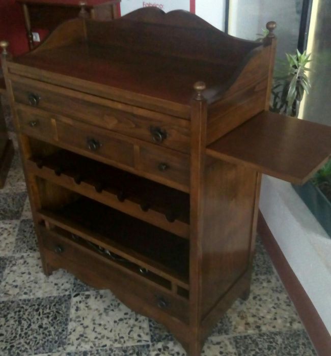 Bar garrafeira em castanho maciço