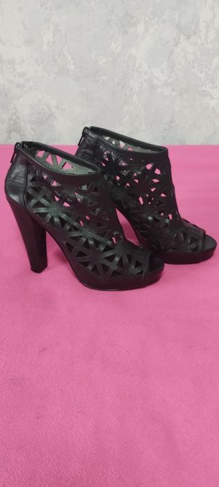 Шкіряні ботильйони Calvin Klein р.37 та шкіряні сабо р.39