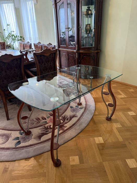 Кухонний стіл скляний