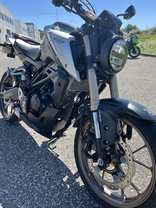 Honda cb125r em excelente estado