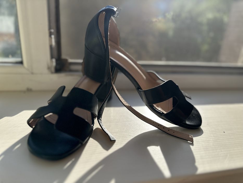 Жіночі босоніжки в гарному стані