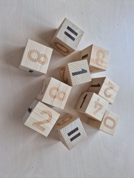Кубики дерев'яні. Цифри. Лічба.