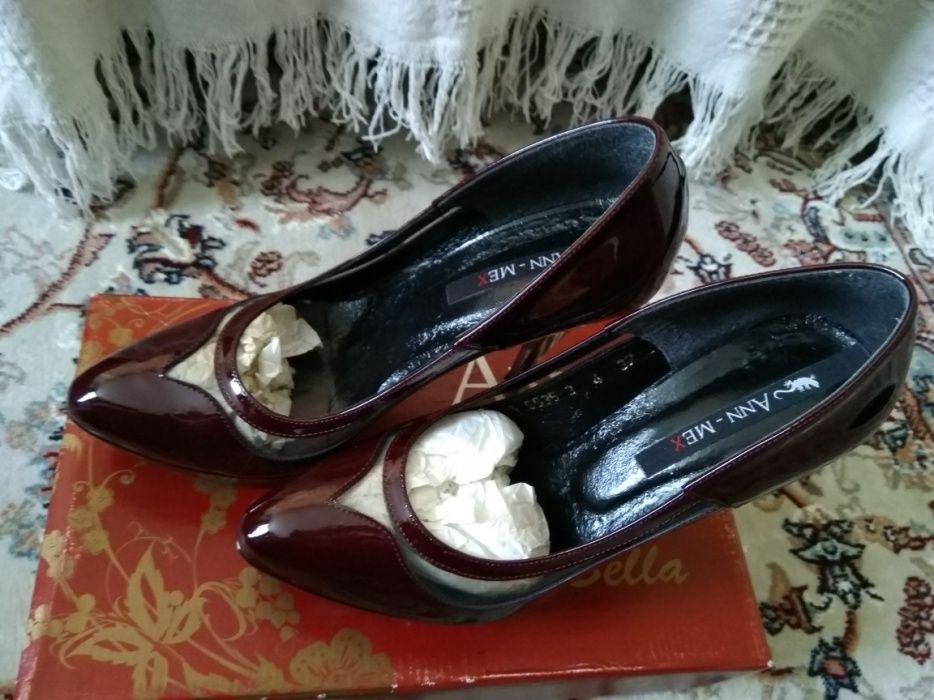 Туфли женские на высоком каблуке