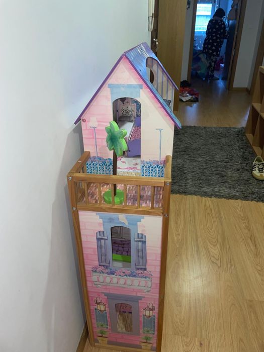 Casa de bonecas cor de rosa