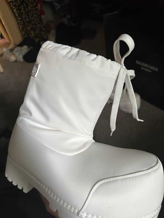 Balenciaga alaska