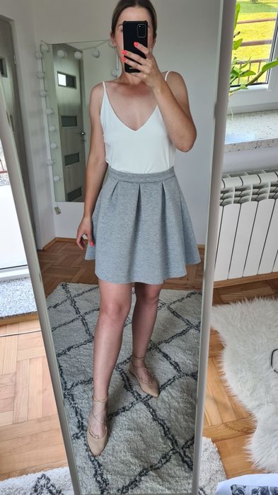 Szara rozkloszowana spódnica Reserved