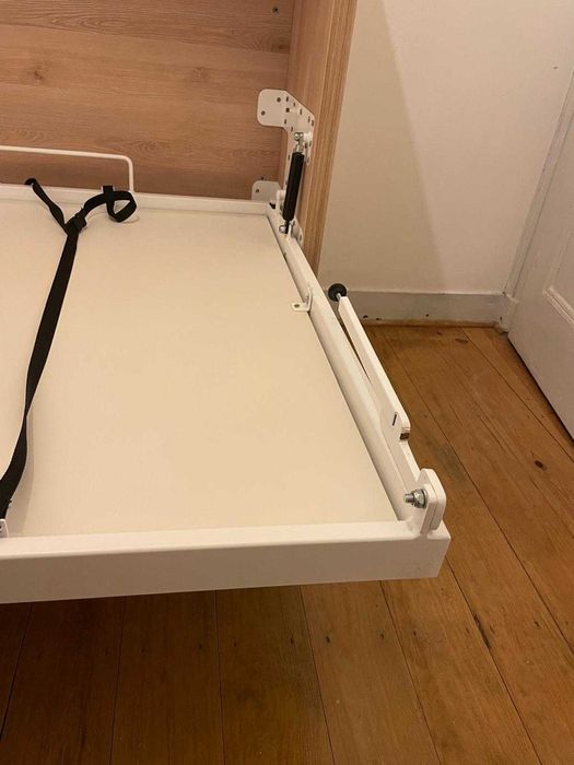 Móvel de parede com cama rebatível