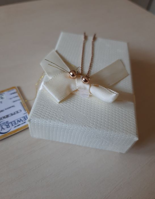 Золоті сережки протяжки.