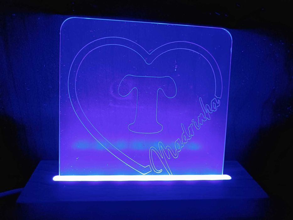 Acrílicos LED Personalizados – Iluminação Exclusiva para Seu Espaço