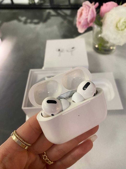 Продам Apple AirPods Pro