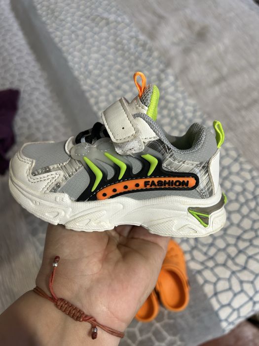 Дитячі кросівки і кеди