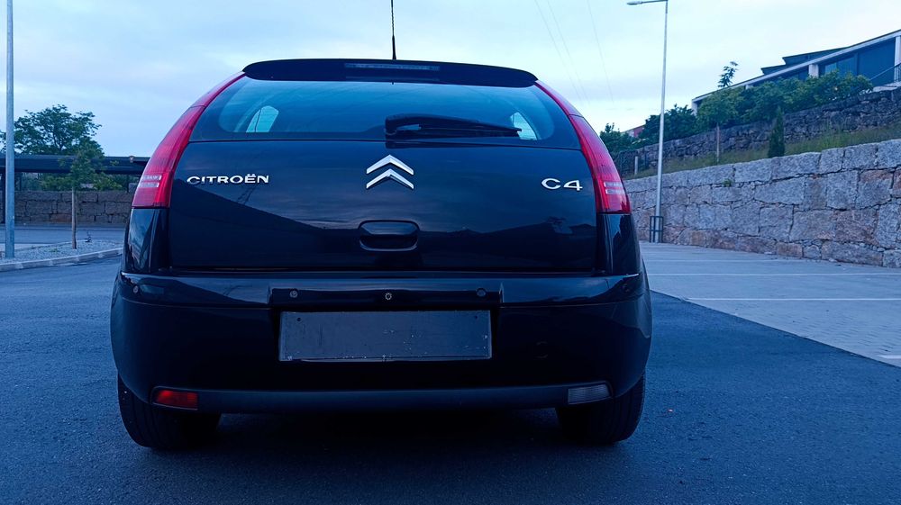 Citroen C4 Nacional poucos km impecável vários extras.
