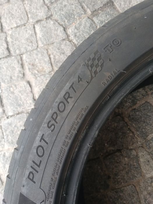 2 pneus 235 45 r18 Michelin  tesla T0