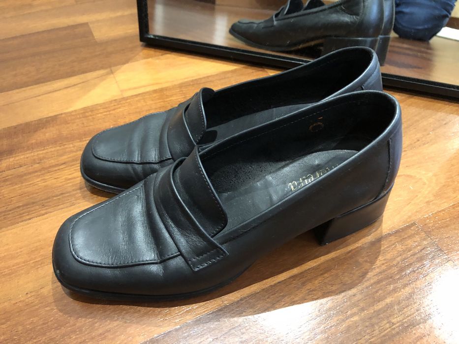 Sapatos Clássicos em Pele preta com salto