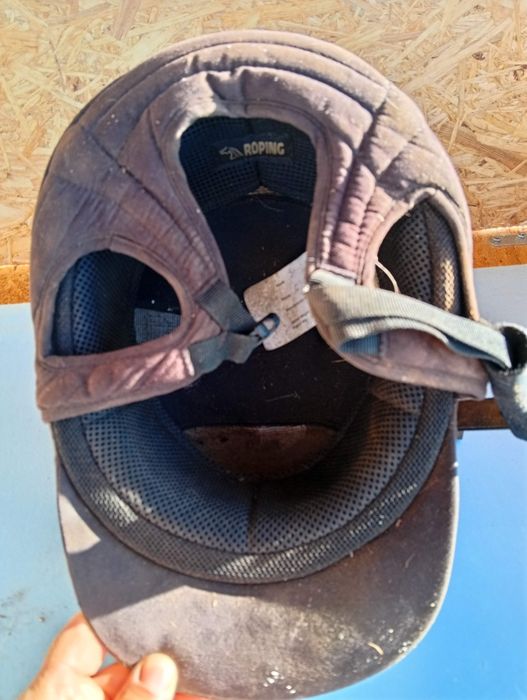 Vende se capacete de equitação