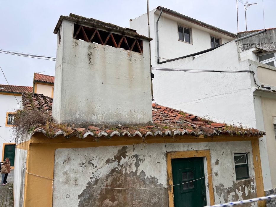 Predio para Recuperação no Rossio, Abrantes - 29900€