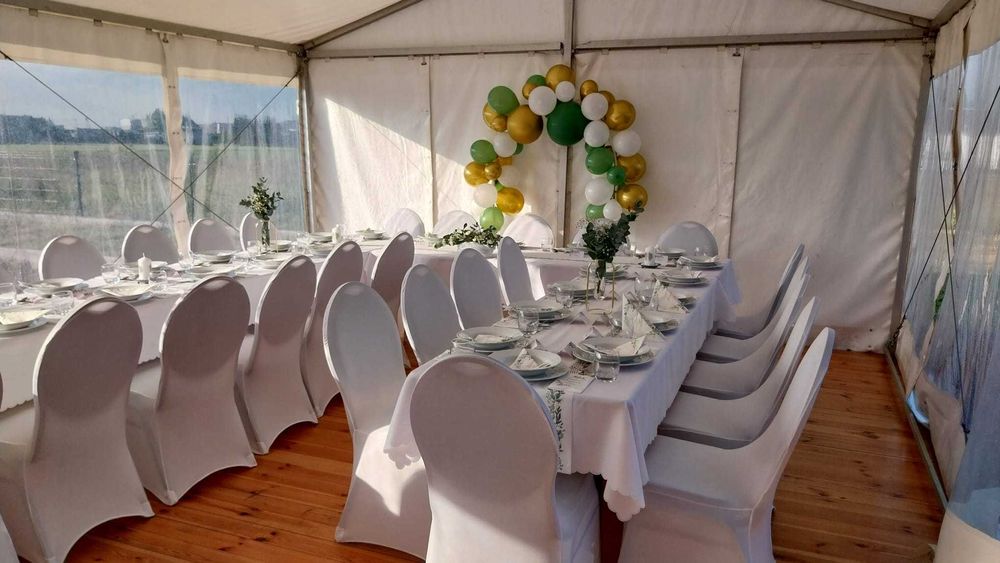 Namioty stoły krzesła scena hala namiotowa