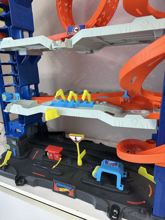Трек  мега гараж Атака Дракона Hot Wheels