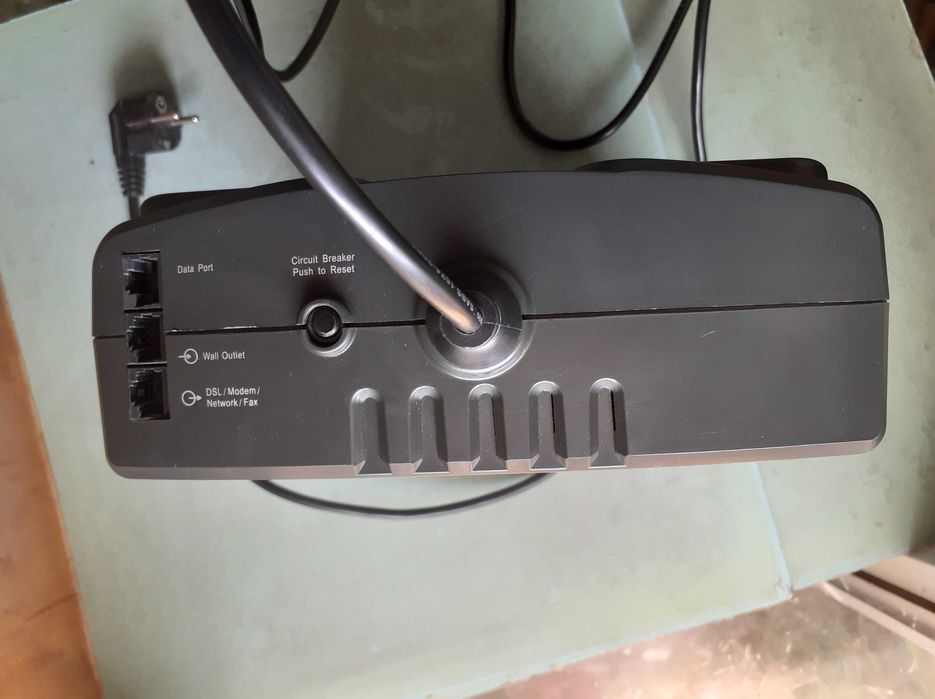 APC Back UPS ES 700. Лінійно-інтеракт ДБЖ. Потужн 405 Вт. Під ремонт