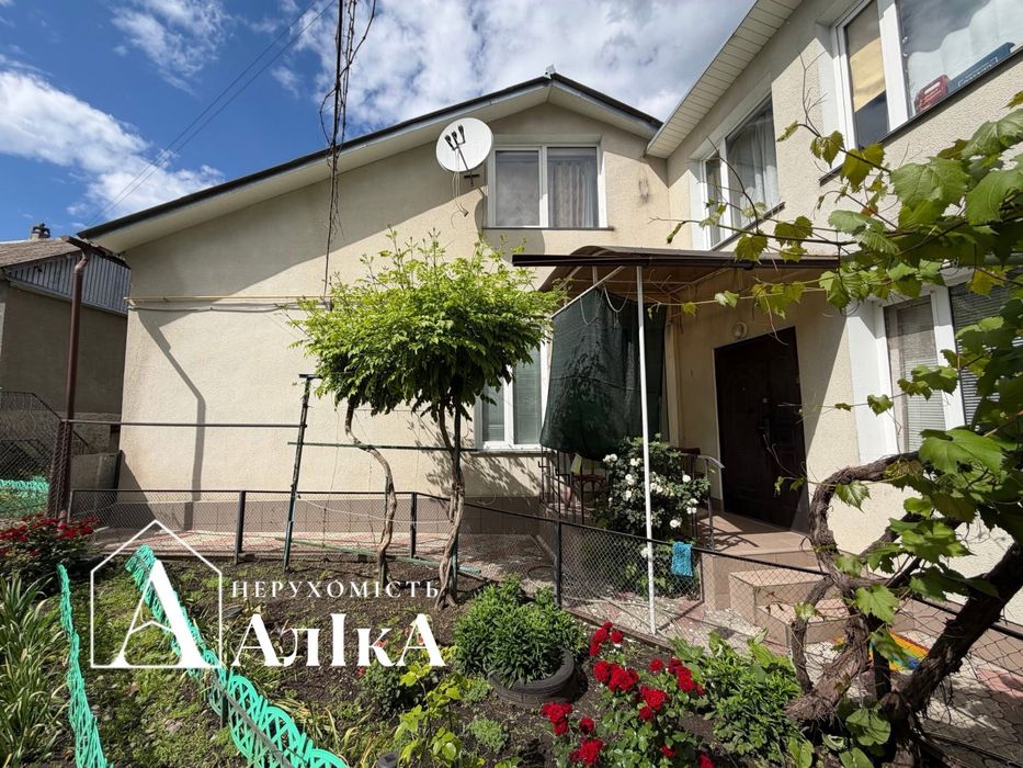 Продам 2 поверховий будинок на два входи
