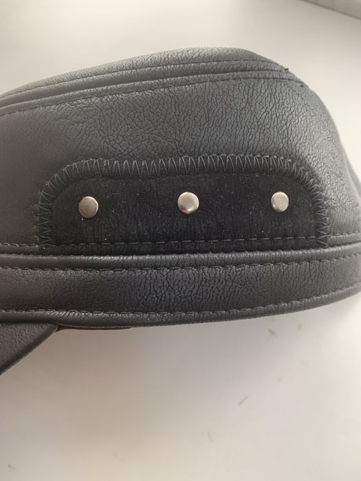 Зимова кепка шкіряна з вушками