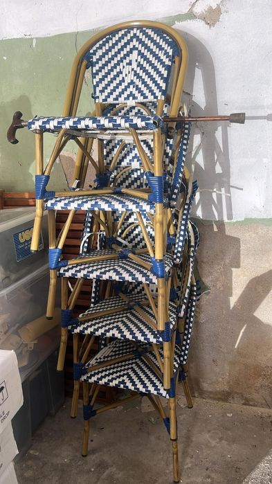 8 Cadeiras da Area para Restaurar