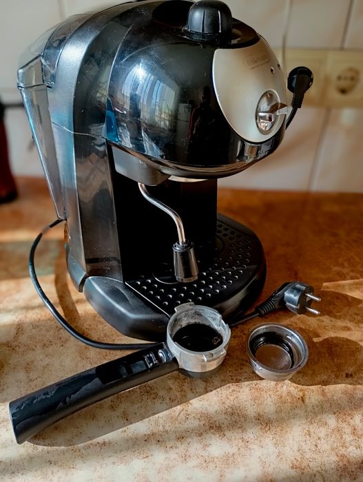 Кавоварка для дому .Delonghi
