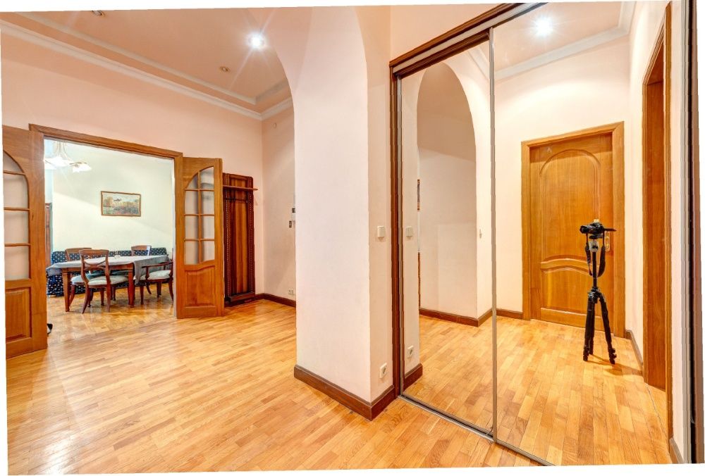 Посуточно 3к квартира в центре на улице Большая Васильковская 46