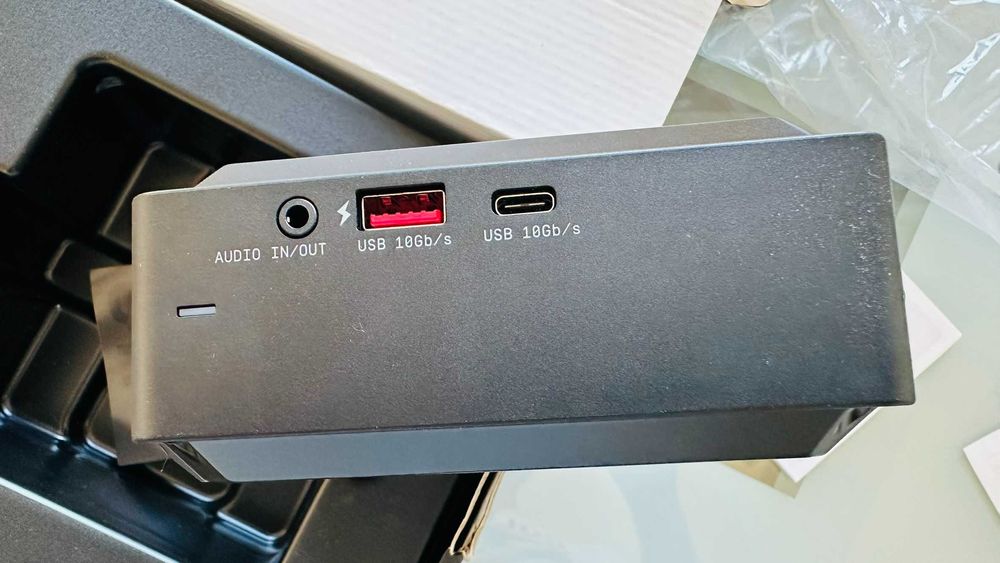 Docking station WD D50 Thunderbolt, modelo topo gama de alta performance. Sem disco