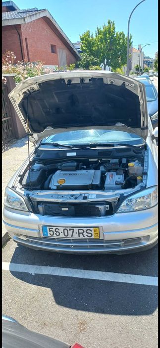 Astra Opel 2001 na cor cinzenta