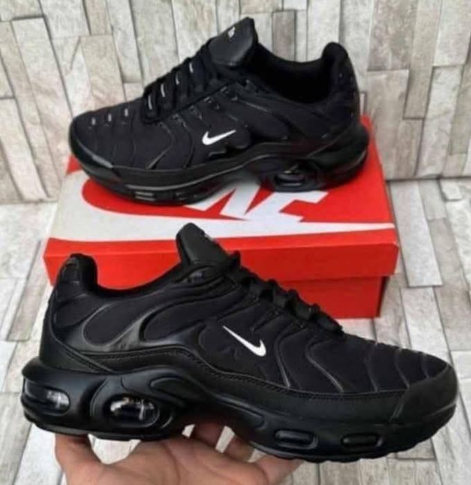 Buty sportowe czarne 42