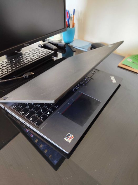 Lenovo ThinkPad T16 Gen 2 (16″) – AMD Ryzen 7 PRO 7840U + Carregador