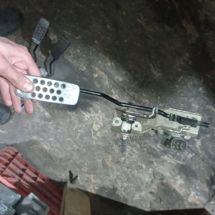 Акселератор (газа) педаль электронная