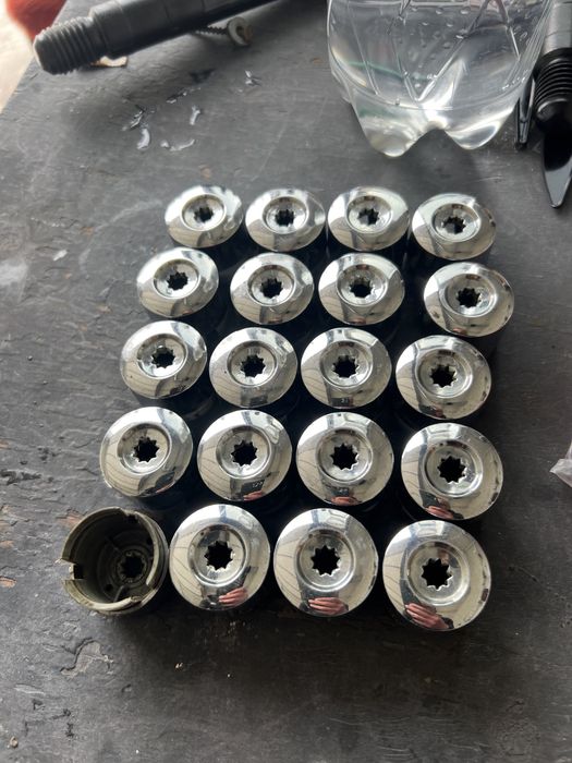 7L6601173A оригінальні ковпачки на болти vag