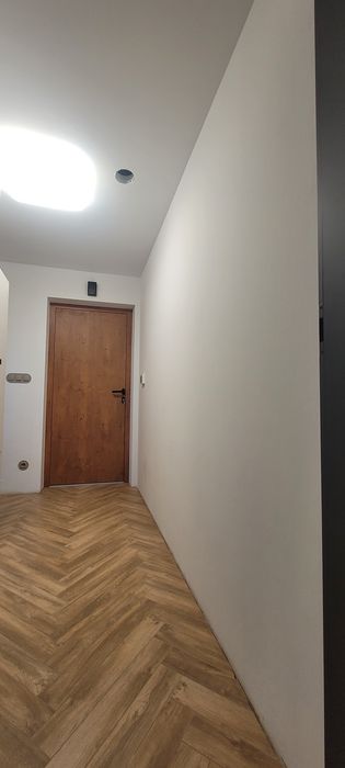 Malowanie nowych domów, domów, mieszkań