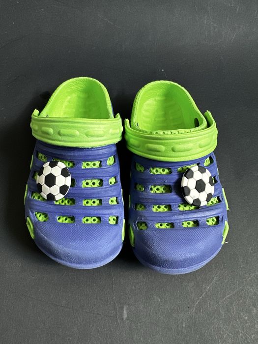 Crocs sandałki chłopięce z dwoma przypinkami rozm. 22-24