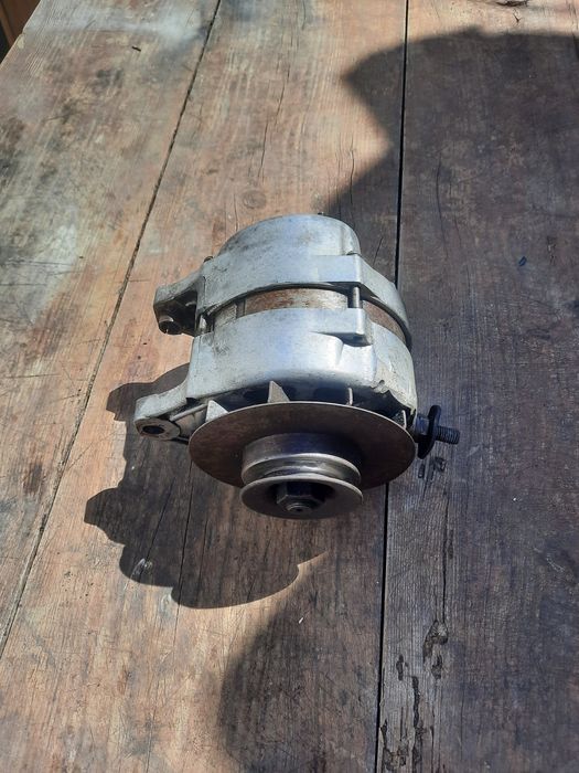 Продам  генератор на ваз