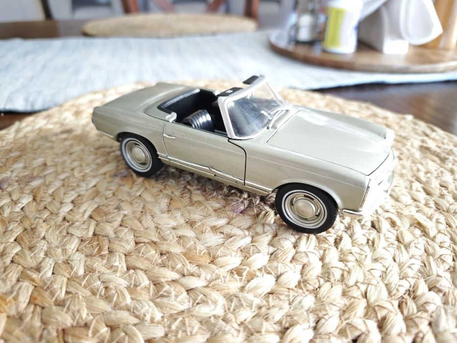 Modele Mercedesów SL 230, 450 1:24