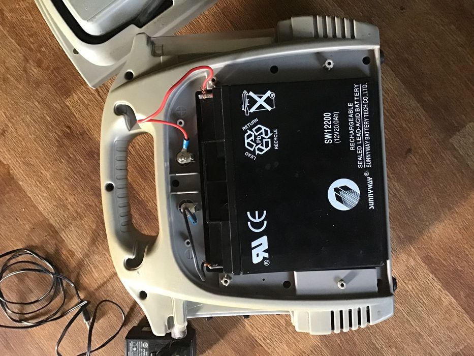 Інвертор компресор ліхтар Halfords portable power pack 200