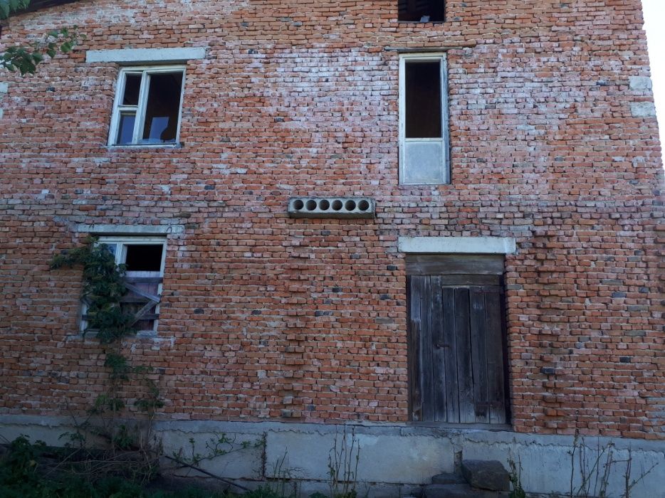 Продається недобудований 2-х поверховий будинок