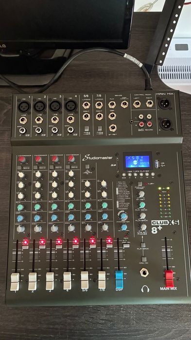 Studiomaster Club XS 8+ Mesa de Mistura Analógica 8 Canais