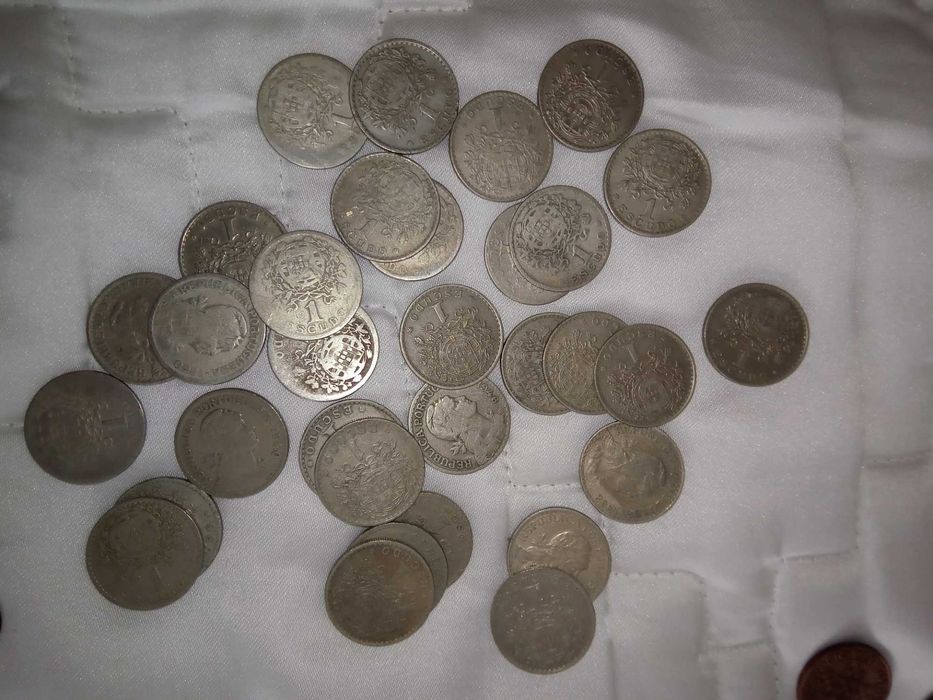 Lote Moedas Antigas de Escudos