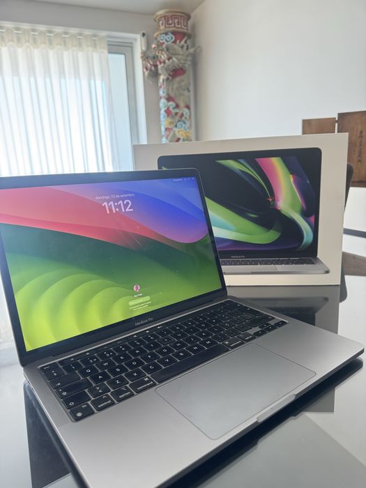 MacBook Pro 13” M2 – 8 GB RAM – 256 GB SSD + Caixa Original