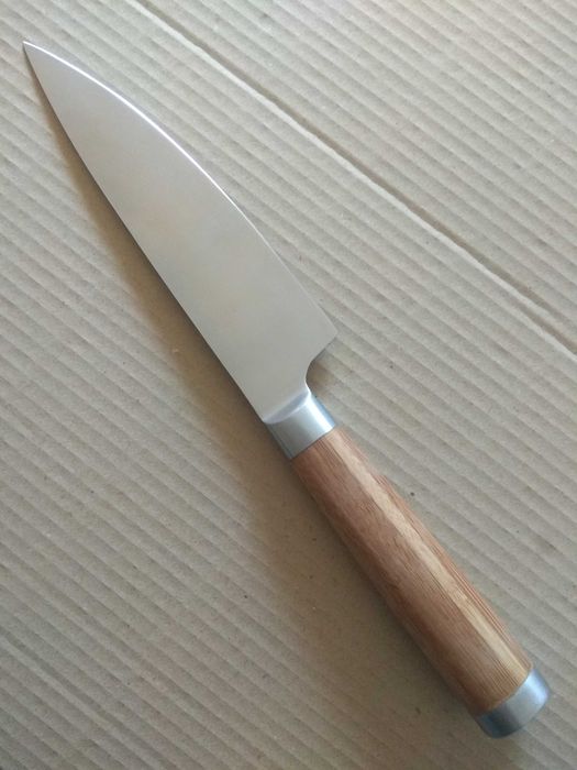 Нож 17 см. с бамбуковой ручкой