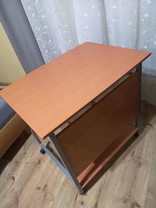 Stolik komputerowy
