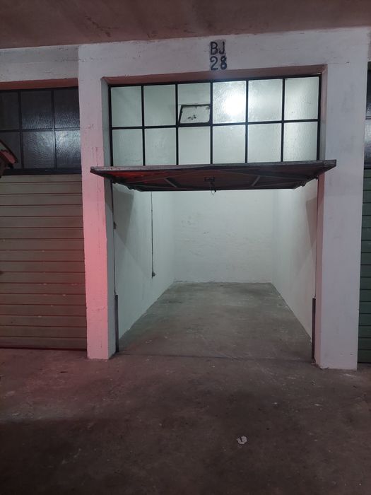 Garagem Box- 200m da Av. Da República