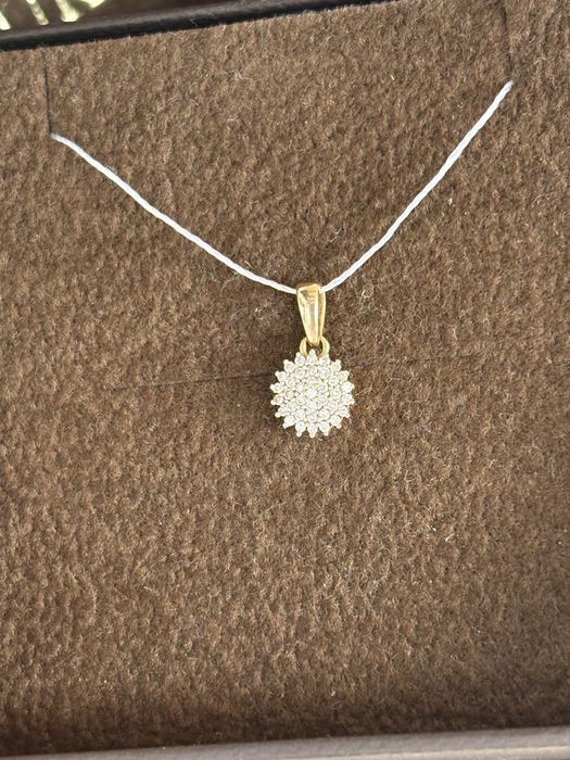 Zjawiskowa zlota zawieszka z diamentami