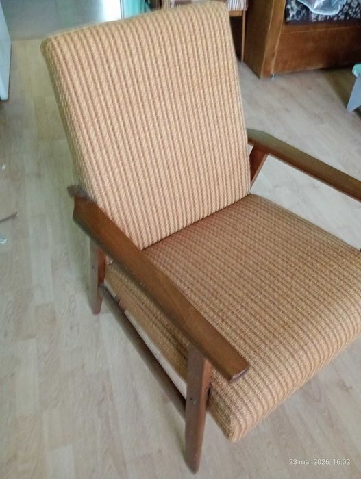 Sprzedam 2 fotele tanio w dobrym stanie.