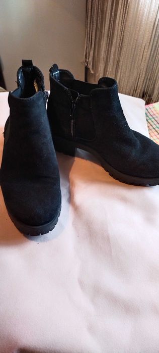 Продаю ботинки осенее-весенние кожаные бу