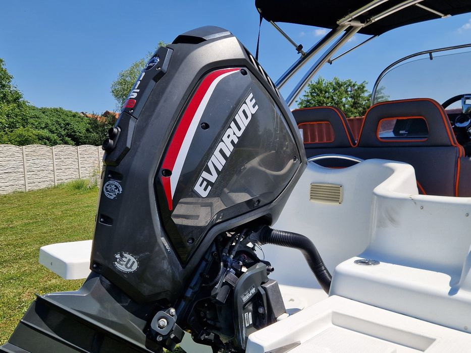 Łódź motorowa Mazury M550 Silnik EVINRUDE Przyczepa